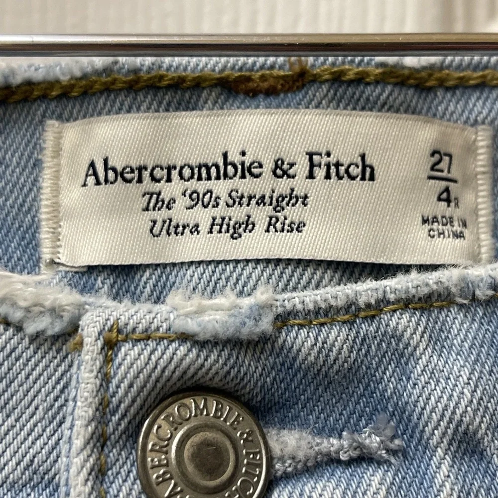 Abercrombie & Fitch Women's 27 Ultra High Rise 90's Relaxed Straight‎ Leg Denim